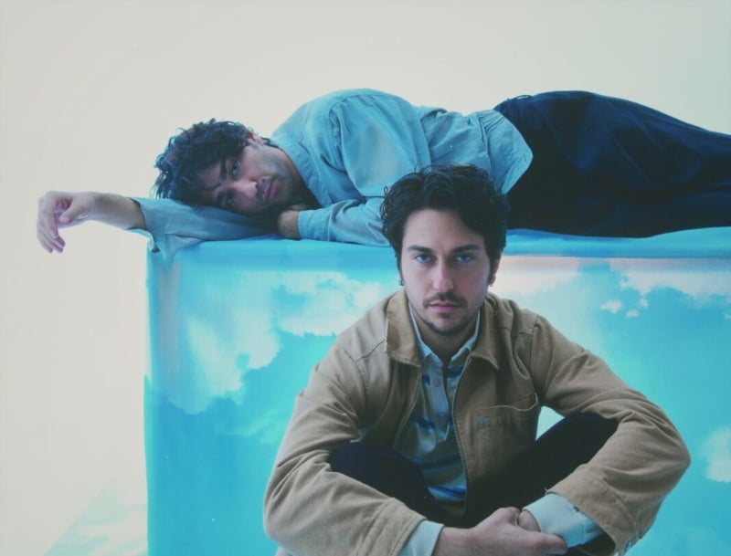 'Emilia' av Nat & Alex Wolff er minimalistisk og vakker