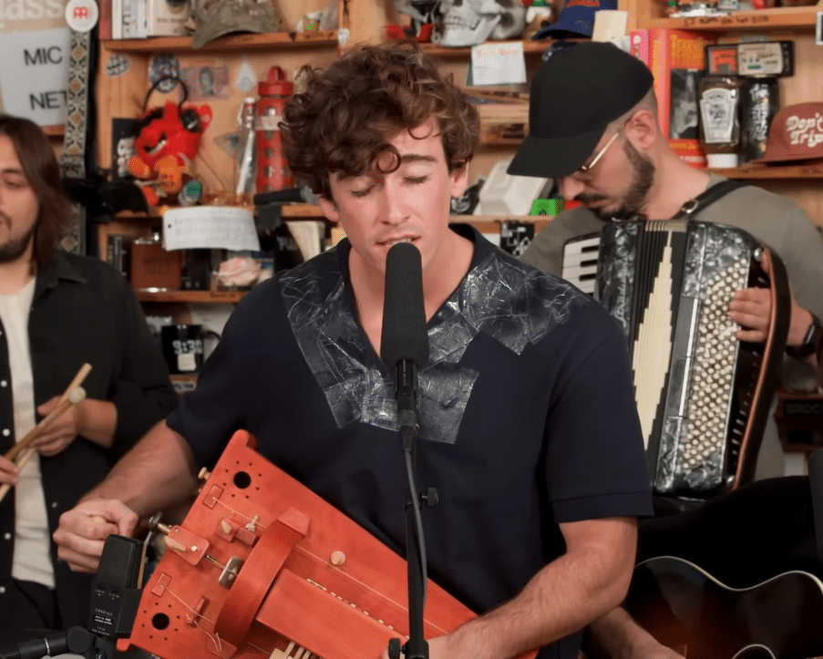 Guitarricadelafuente viser at han gjør folk på sitt Tiny Desk