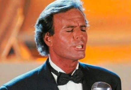 Julio Iglesias ber om at aktors etterforskning blir arkivert