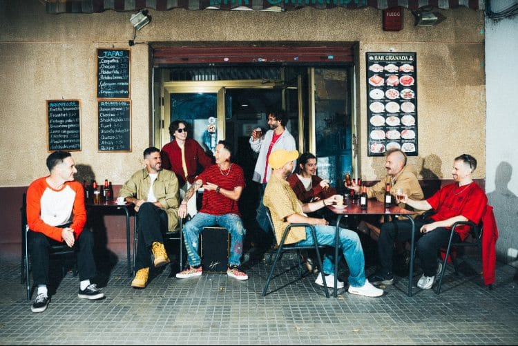La Pegatina están de vuelta con “Siempre nos tienes aquí”