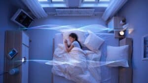 Støyen du ignorerer hjemme kan påvirke søvnen mer enn trafikk