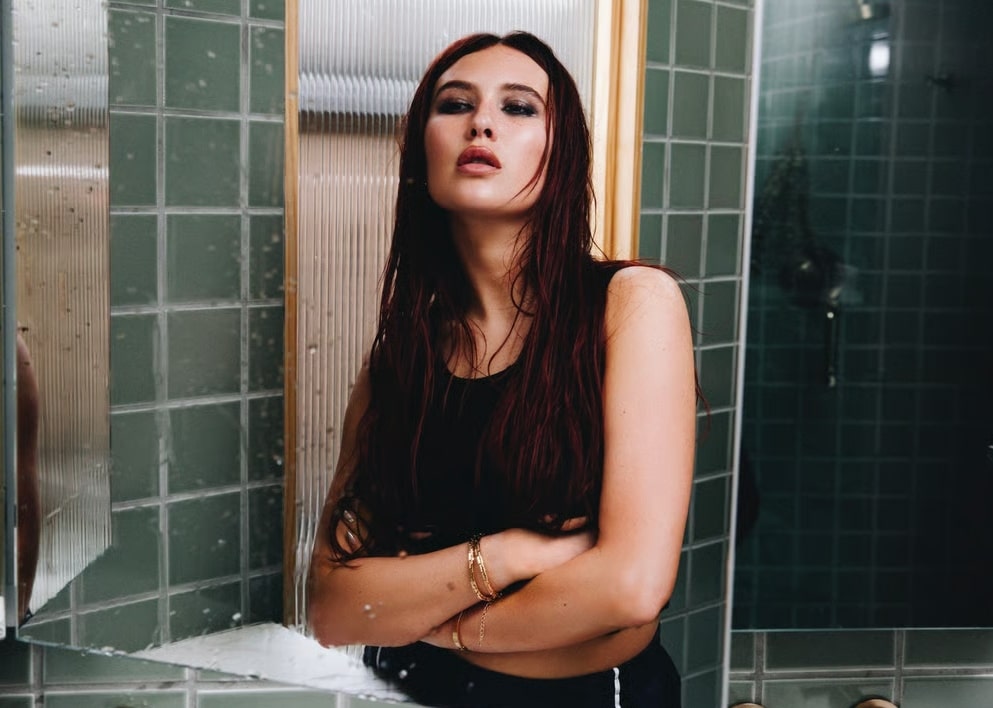 Den andre «Confessions» er av Mimi Webb og er ultrapop