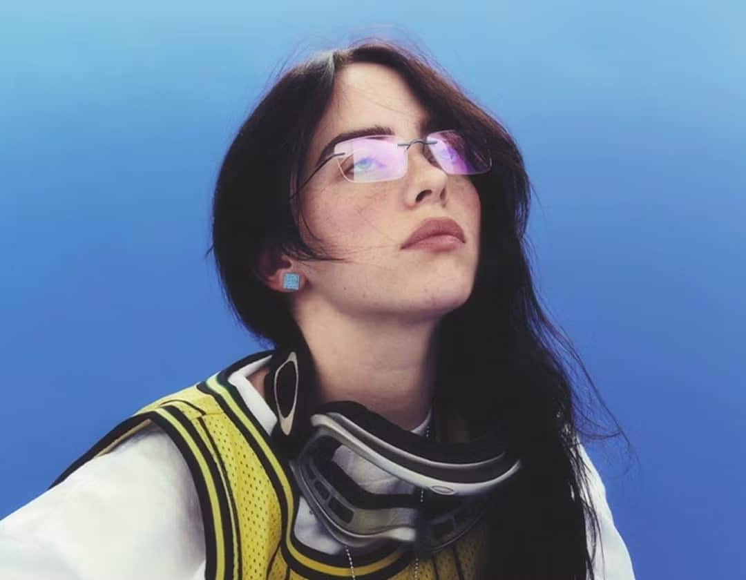 Finneas forsvarer Billie Eilish fra "mektige hvite menn"