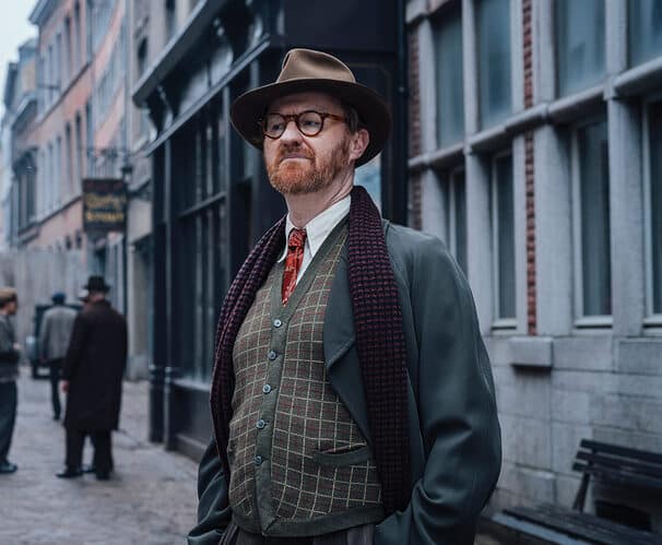 Hot te-drap: Mark Gatiss ('Sherlock') omfavner koselig krim i 'Bookish'
