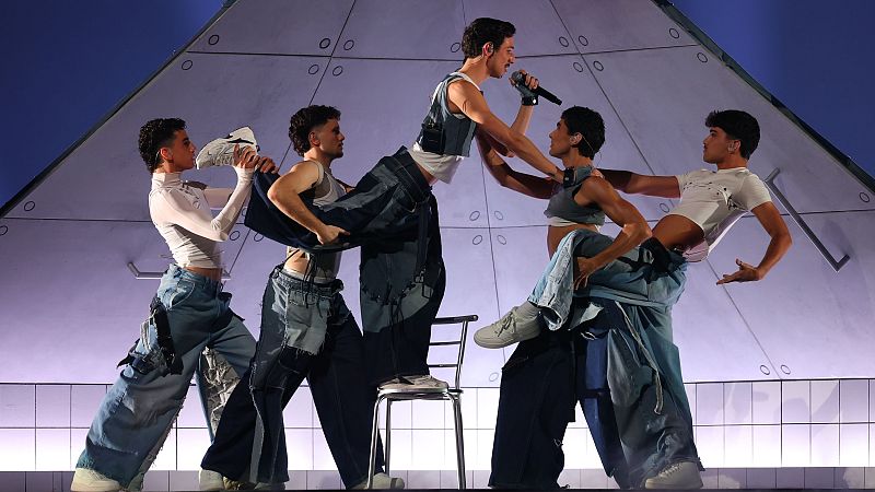 MAYO, "lei" av at tynnheten hans ble kritisert