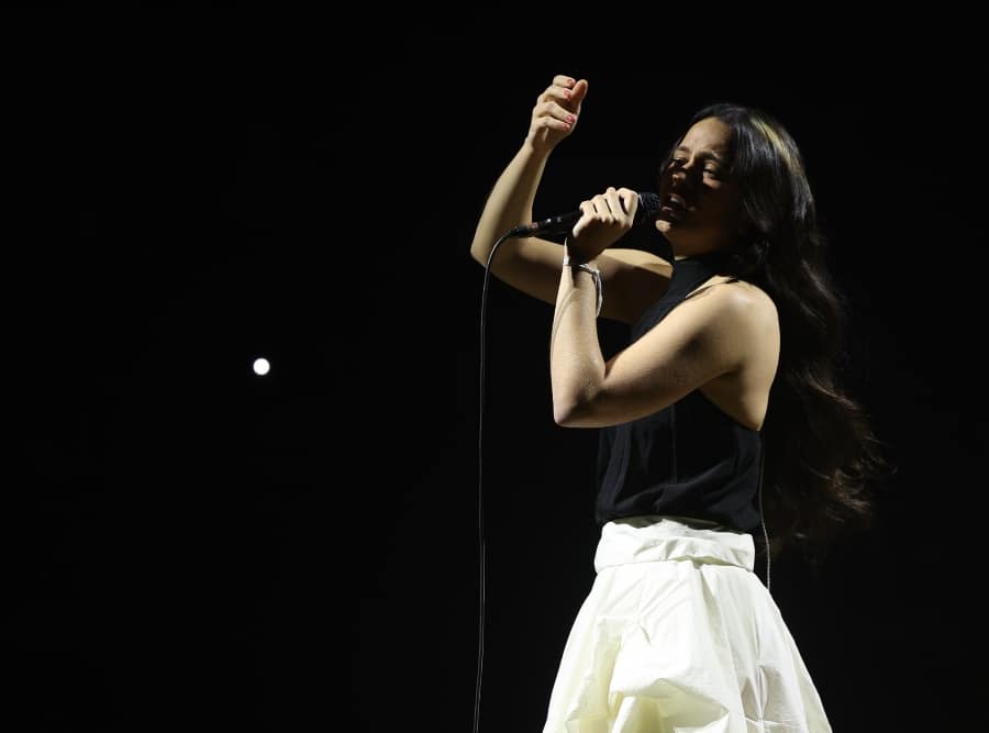 Rosalía ga overraskelsen i en «Act x Palestine» som allerede var en suksess