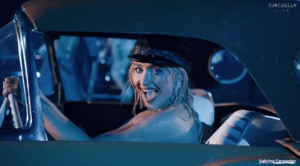 Coachella er av Sabrina Carpenter: furs, cars og Susan Sarandon