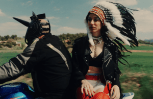 El Niño Lord.Cah er søt og "kul" i 'CABALLITO BLANCO'