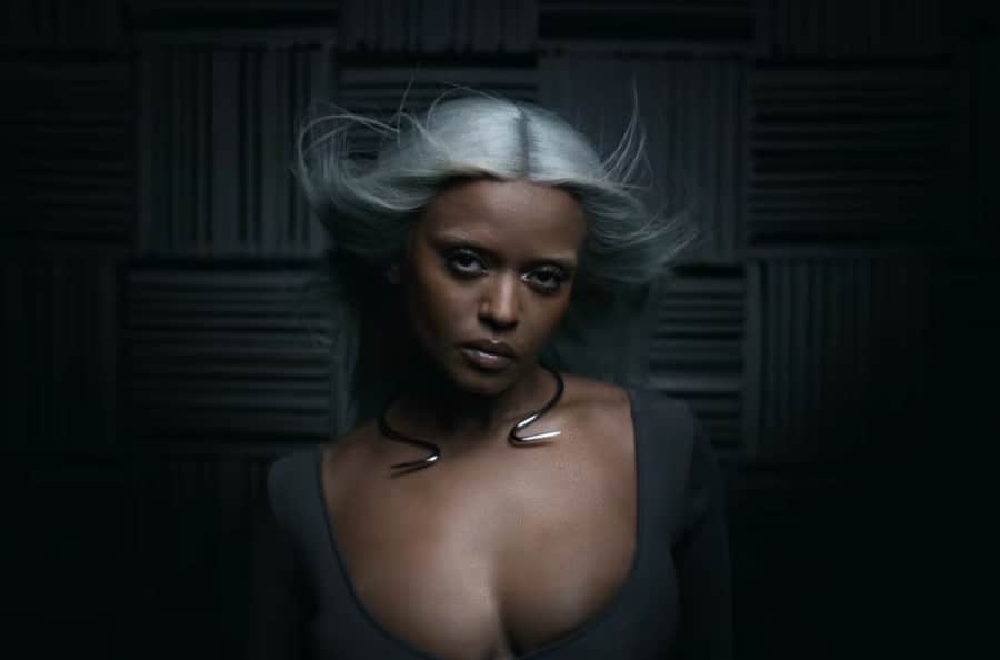 Kelela og gitarer? Det gir mer mening enn det ser ut til