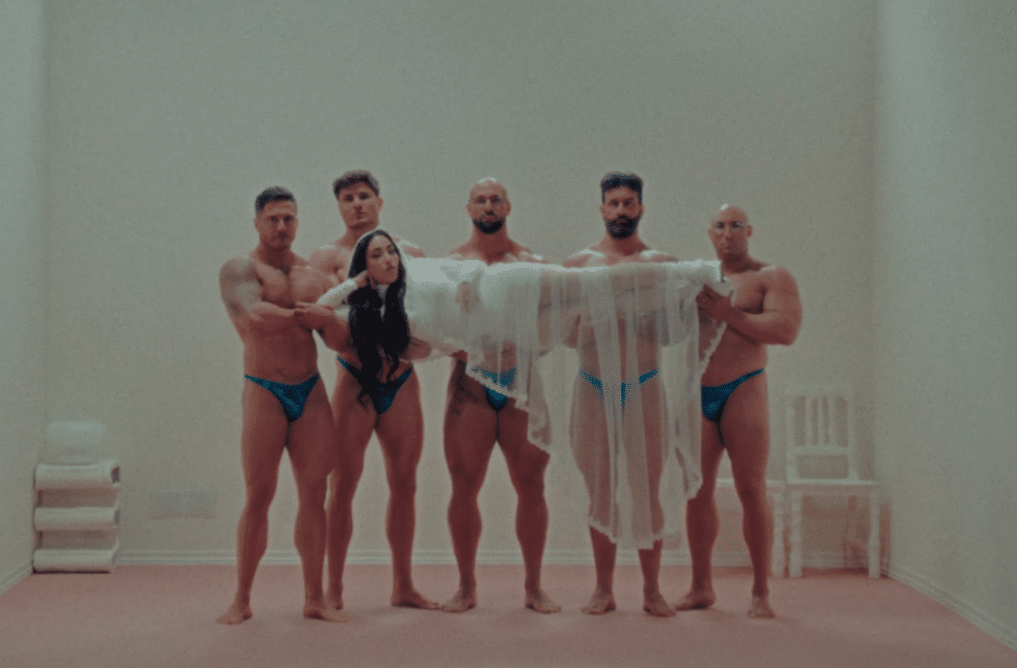 María José Llergo ler av «I just flow» i «Otros Besos»