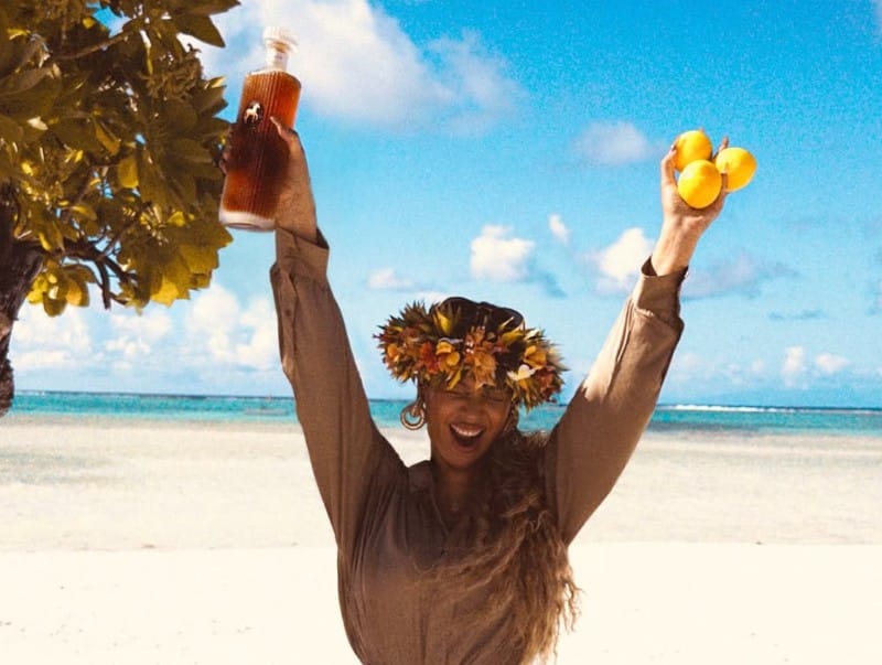 Rihanna forelsker seg i India, Beyoncé feirer "Lemonade" ...