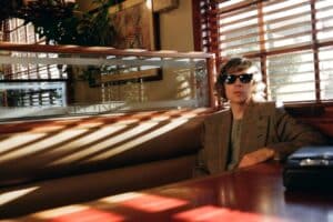 Beck se suma al universo futurista de IMS y Meridian Brothers