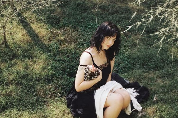 Violet, la hija de Dave Grohl, anuncia disco y primeros conciertos de gira