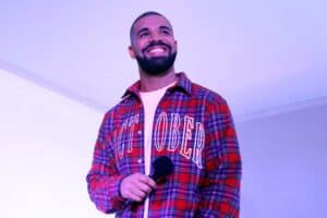 Drake lanza por sorpresa tres álbumes completos en un mismo día