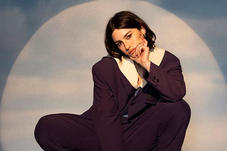 Gracie Abrams comparte “Hit The Wall”, adelanto de “Daughter From Hell”