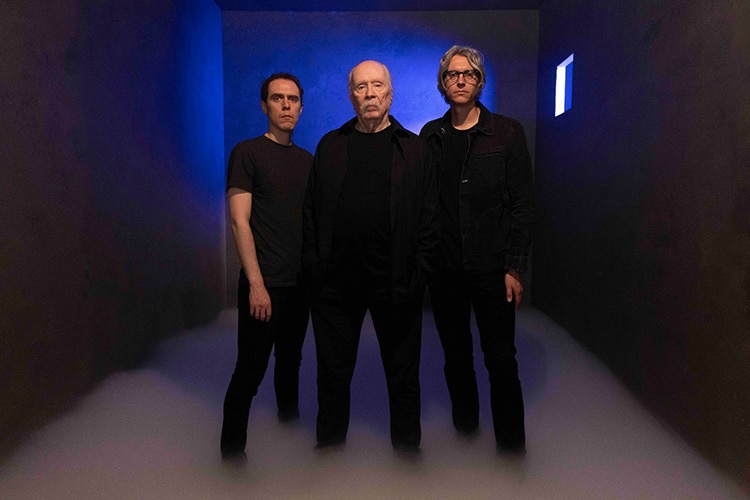 John Carpenter muestra su cara más metal en “Lords of the Underground”