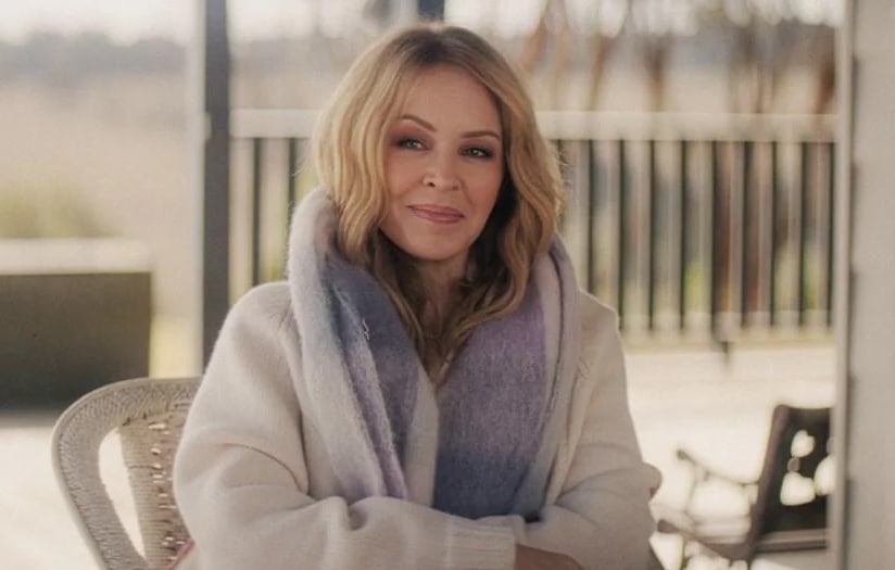 Kylie Minogue har premiere på «Light Up» og avslører sin kreftdiagnose fra 2021