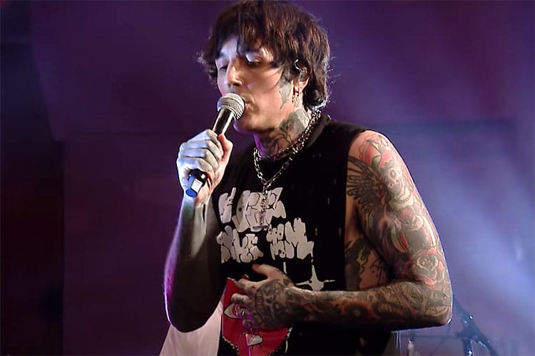 Oli Sykes (BMTH), leve conmoción cerebral por un teléfono lanzado desde el público
