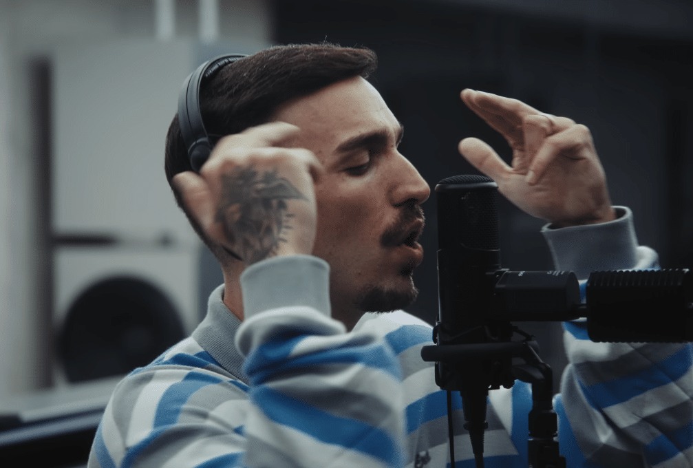 Rels B plasserer hele albumet sitt på lister, men starter fra topp 30