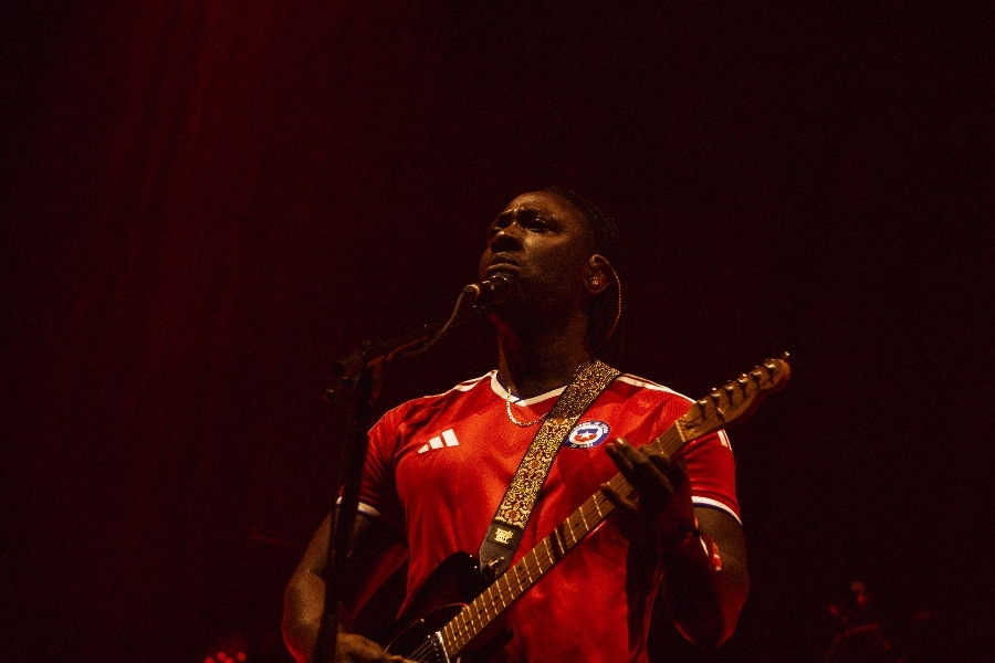 Strengen til Bloc Party og respektløsheten til Ojete Calor, i en OPPVARMING av kontraster