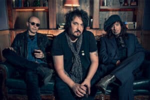 The Sideshows, grupo con miembros de Hanoi Rocks o Role Models