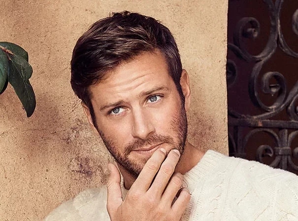 Armie Hammer bryter tausheten: «Jeg tok det på meg selv»