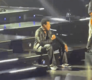 Lionel Richie, «svimmel» på scenen midt under konserten