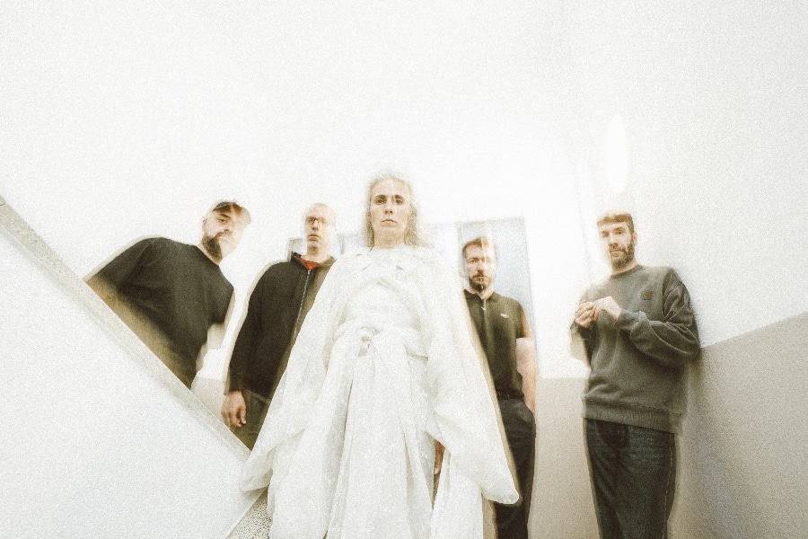 Los Punsetes leverer refreng for "A sad person"