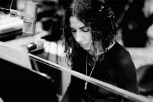 PJ Harvey vuelve a la actualidad con la ambiental “Voyager”