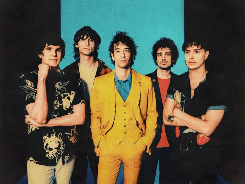 The Strokes utsetter albumet sitt en måned