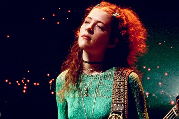 Melissa Auf der Maur publica tras dieciséis años de silencio