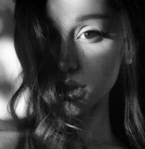 Ariana Grande vil gå bort fra "offentlig synlighet" etter turneen sin