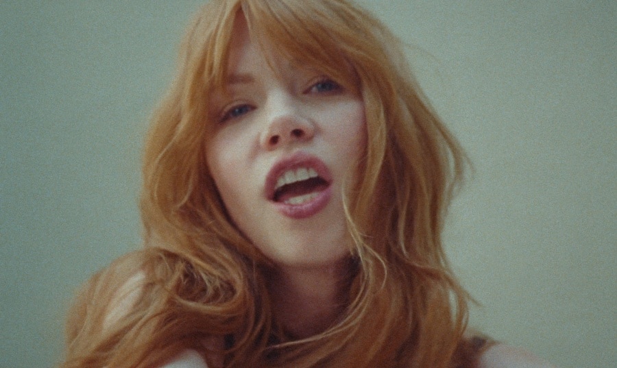 Carly Rae Jepsen dedikerer 'Motivasjon' til alle familieformer