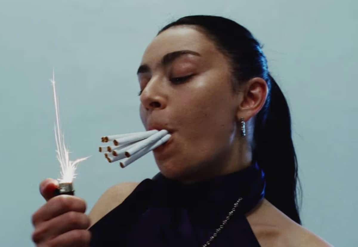 Charli xcx, topp 4 i Spania med "Musikk, mote, film"