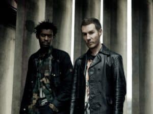 Massive Attack, arrestert i Singapore etter å ha viftet med et palestinsk flagg