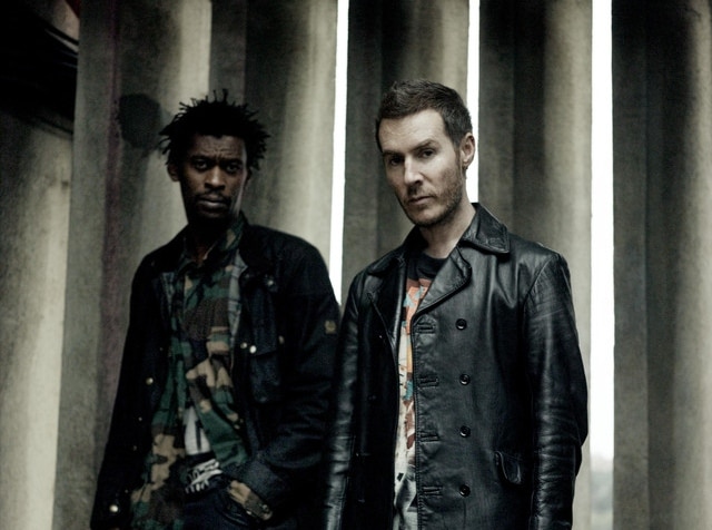Massive Attack, arrestert i Singapore etter å ha viftet med et palestinsk flagg