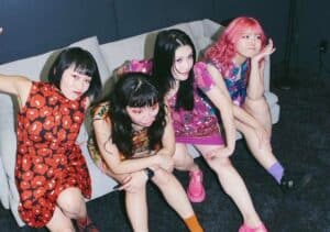 Otoboke Beaver ber om unnskyldning for å ha kastet en gitar inn i mengden og skadet en fan