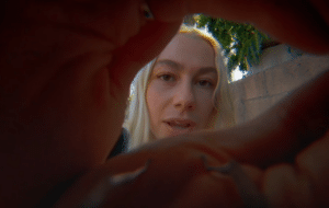 Phoebe Bridgers aksepterer seg selv i den stemningsfulle "I Can't Wait"