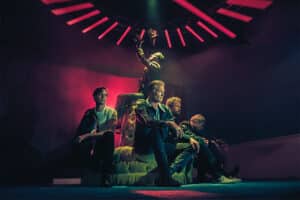 Queens Of The Stone Age lanzan “Where The Goth Girls At?”