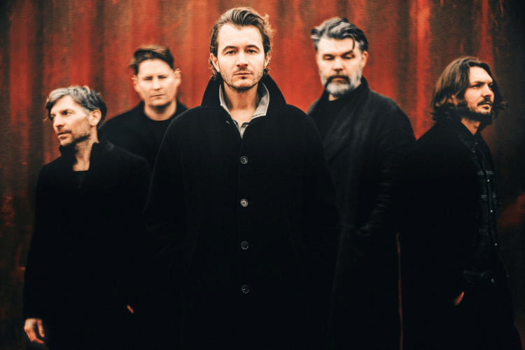 Editors estrenan “Seriously”, tercer adelanto de “Surface, Echo & Sound”