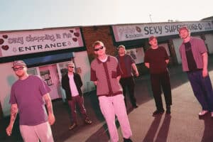 Adult DVD exprimen su rock ravero en “Jesus Christ Supercar"
