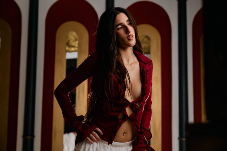 Judeline explora el deseo en su nuevo single “La Falda”